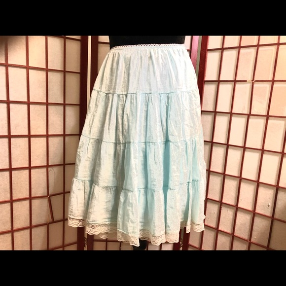 🔥Beautiful Light Blue Skirt🔥Size M🔥USED - Picture 2 of 11